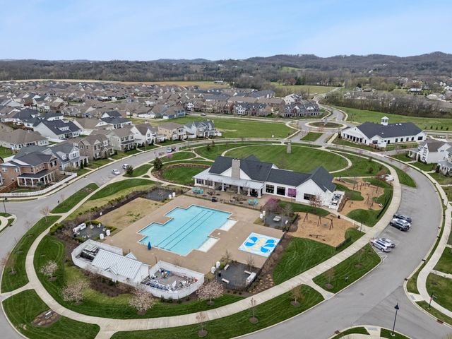 1607 Drakes Creek Rd, Hendersonville, TN 37075