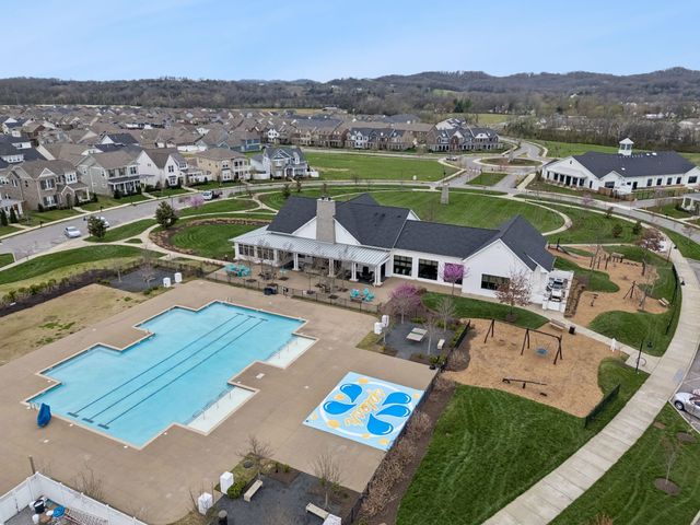 1607 Drakes Creek Rd, Hendersonville, TN 37075