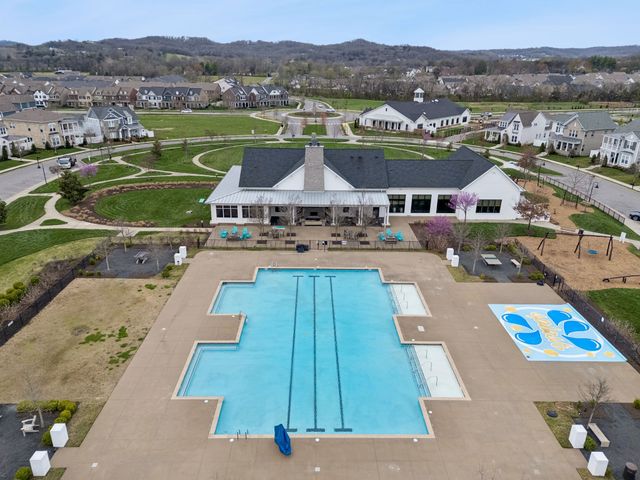 1607 Drakes Creek Rd, Hendersonville, TN 37075