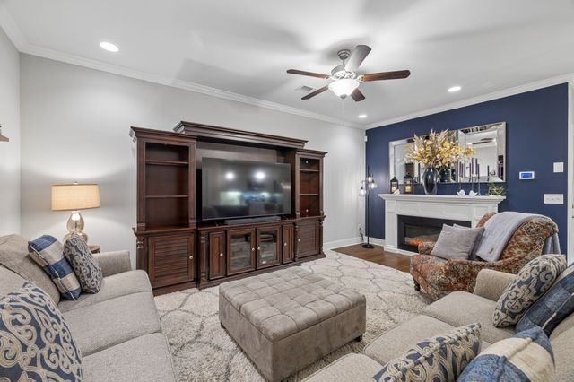 1607 Drakes Creek Rd, Hendersonville, TN 37075