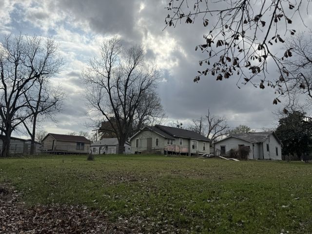 1138 Fitzhugh, Paris, TX 75460