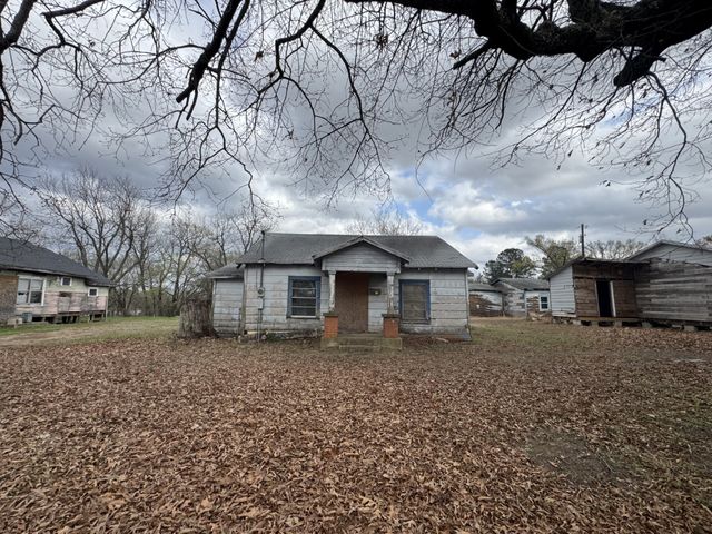 1138 Fitzhugh, Paris, TX 75460