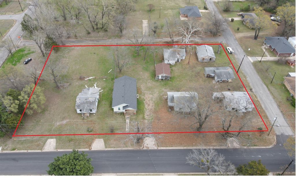 1138 Fitzhugh, Paris, TX 75460