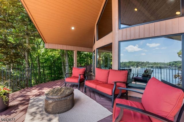 58 Mason St, Jefferson Twp., NJ 07849