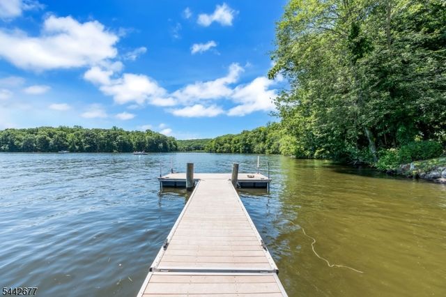 58 Mason St, Jefferson Twp., NJ 07849