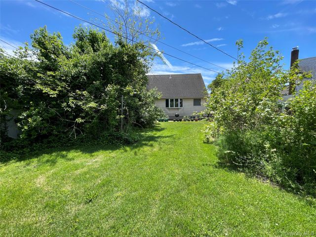 2043 Paddock Road, Seaford, NY 11783