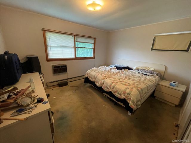 2043 Paddock Road, Seaford, NY 11783