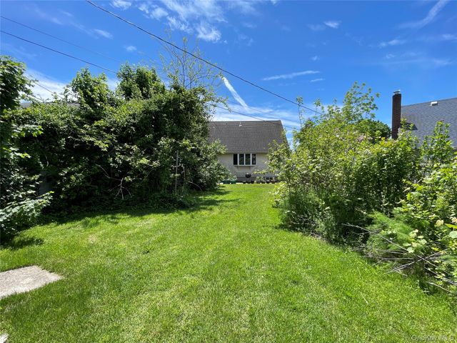 2043 Paddock Road, Seaford, NY 11783
