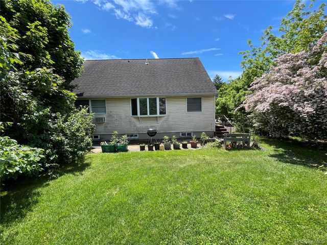 2043 Paddock Road, Seaford, NY 11783