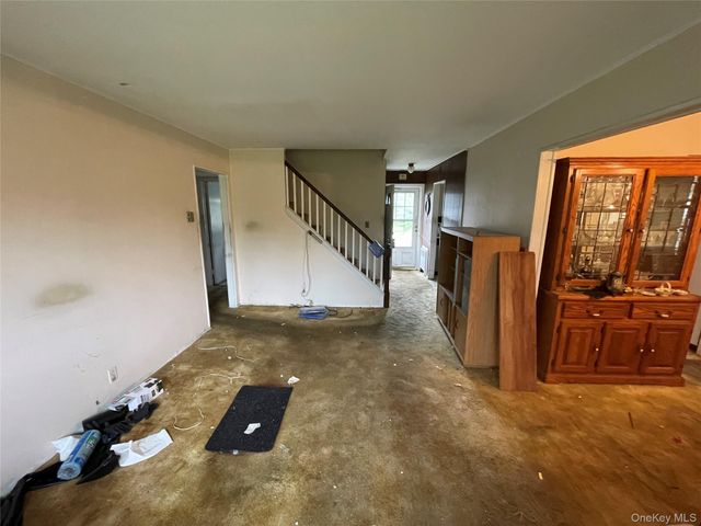 2043 Paddock Road, Seaford, NY 11783