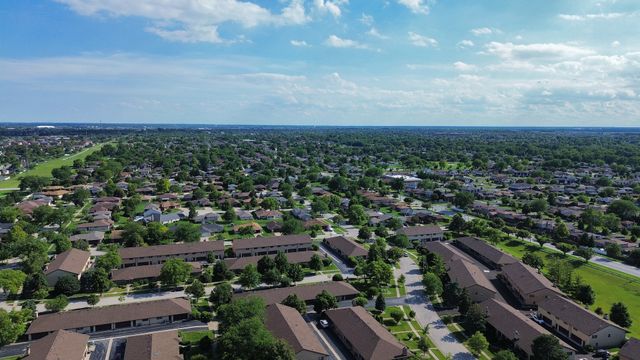 8252 Ashley Lane, Tinley Park, IL 60477