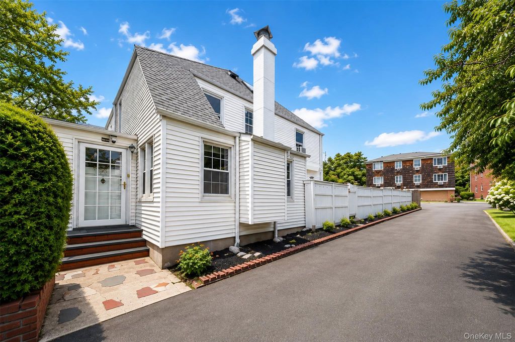 26 Van Nostrand Court, Little Neck, NY 11362 — photo 2