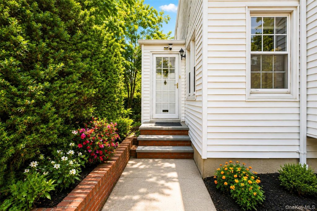 26 Van Nostrand Court, Little Neck, NY 11362 — photo 3