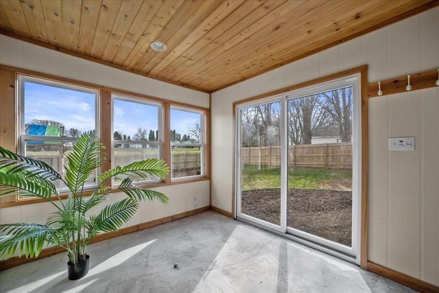 307 Hill STREET, Hartland, WI 53029