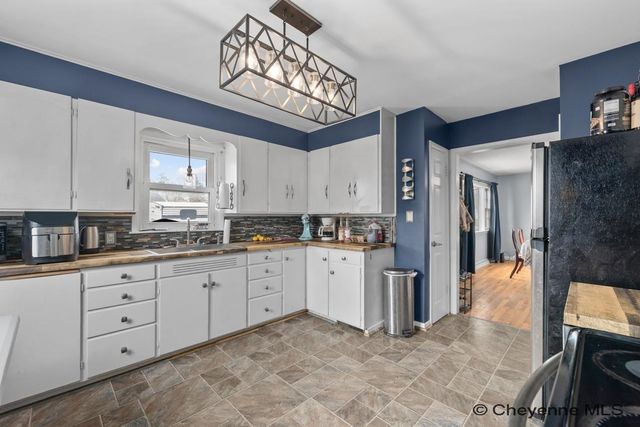 904 JOHNSON AVE, Cheyenne, WY 82001