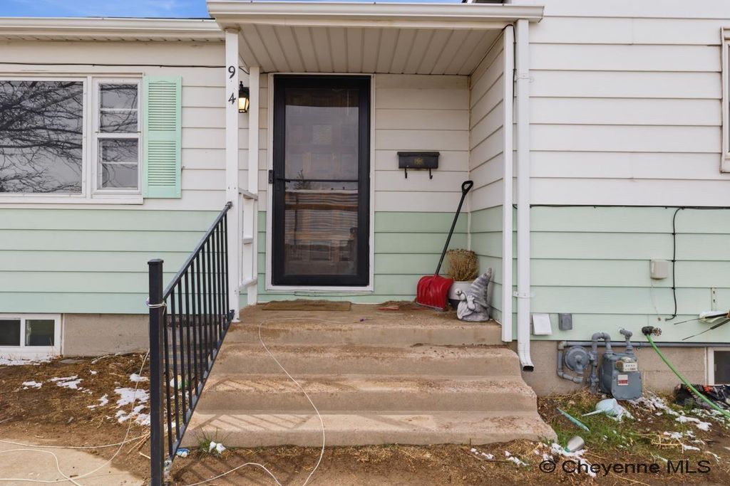904 JOHNSON AVE, Cheyenne, WY 82001
