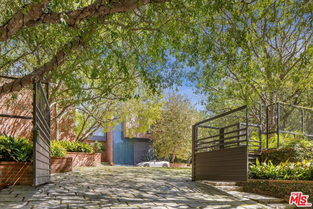 3350 Stone Ridge Lane, Los Angeles, CA 90077 — photo 2