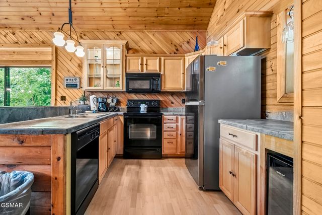 820 Pinnacle Vista Road, Gatlinburg, TN 37738