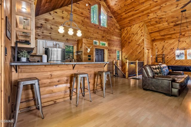 820 Pinnacle Vista Road, Gatlinburg, TN 37738