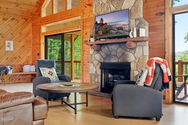 820 Pinnacle Vista Road, Gatlinburg, TN 37738