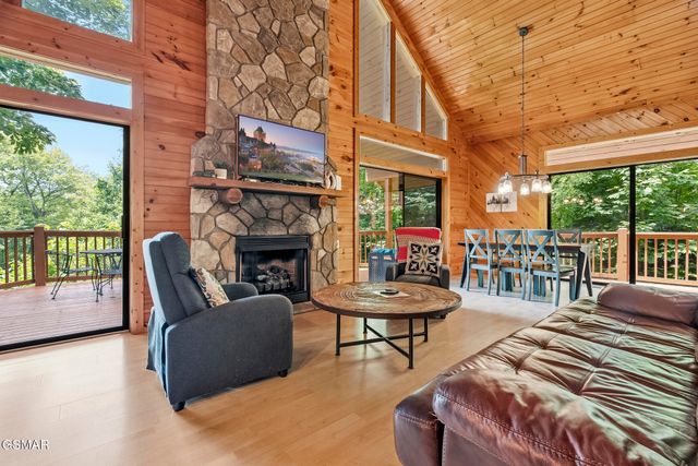 820 Pinnacle Vista Road, Gatlinburg, TN 37738