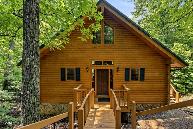 820 Pinnacle Vista Road, Gatlinburg, TN 37738