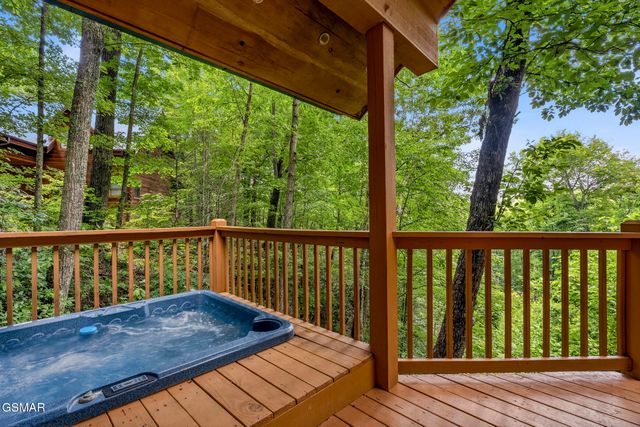 820 Pinnacle Vista Road, Gatlinburg, TN 37738