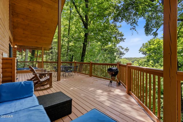 820 Pinnacle Vista Road, Gatlinburg, TN 37738