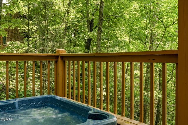 820 Pinnacle Vista Road, Gatlinburg, TN 37738
