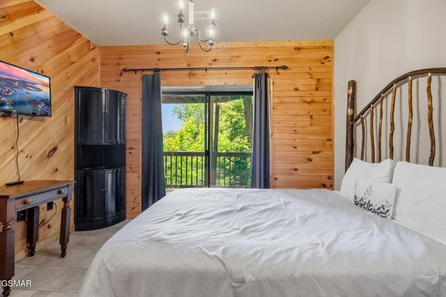 820 Pinnacle Vista Road, Gatlinburg, TN 37738