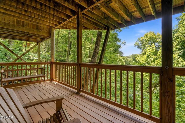 820 Pinnacle Vista Road, Gatlinburg, TN 37738
