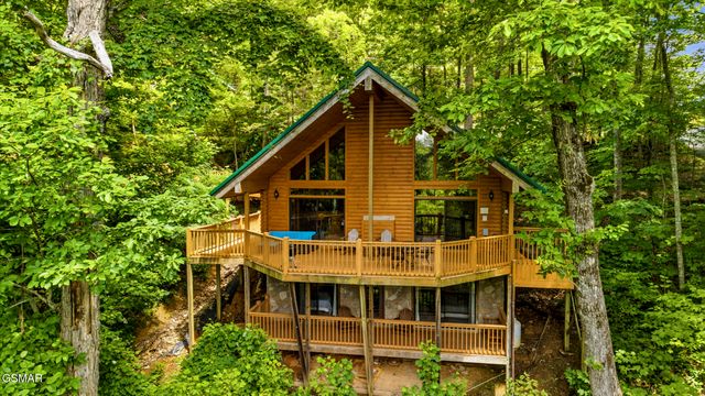 820 Pinnacle Vista Road, Gatlinburg, TN 37738