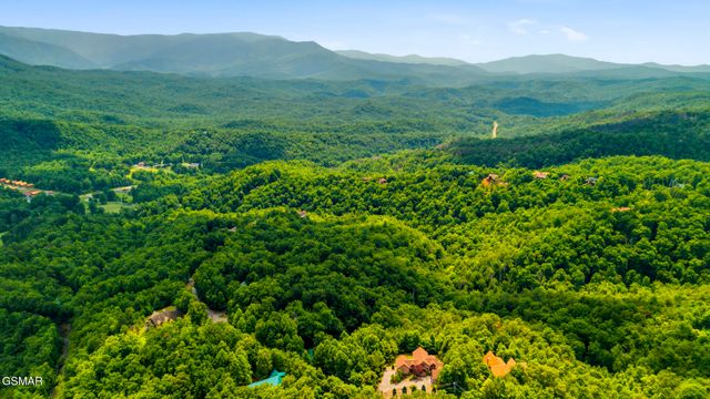 820 Pinnacle Vista Road, Gatlinburg, TN 37738