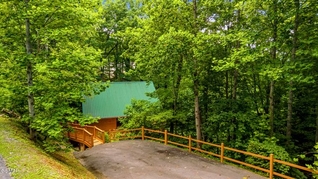 820 Pinnacle Vista Road, Gatlinburg, TN 37738