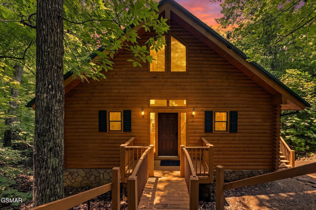 820 Pinnacle Vista Road, Gatlinburg, TN 37738