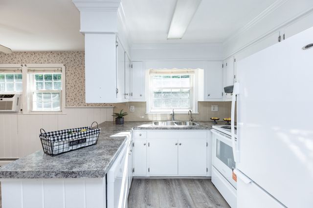 29 Stoney Brook Rd, Methuen, MA 01844