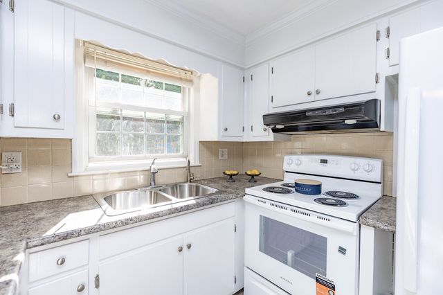 29 Stoney Brook Rd, Methuen, MA 01844