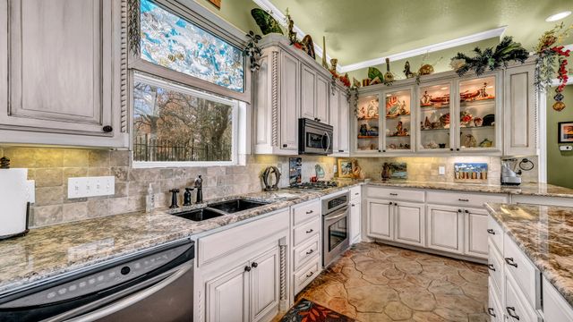 115 Autumn Springs Court, Weatherford, TX 76087
