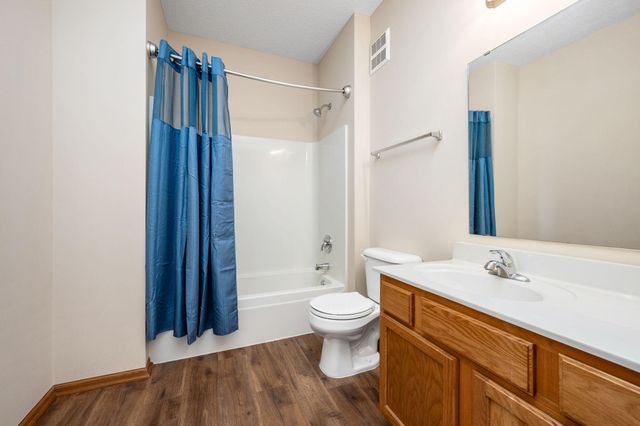 12727 College View Drive 203, Eden Prairie, MN 55347