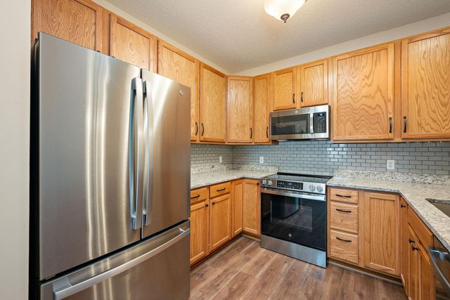 12727 College View Drive 203, Eden Prairie, MN 55347