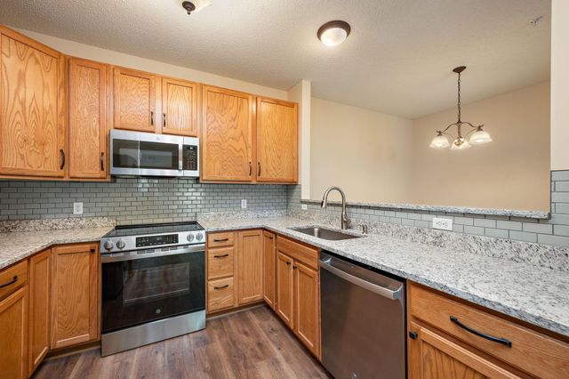 12727 College View Drive 203, Eden Prairie, MN 55347