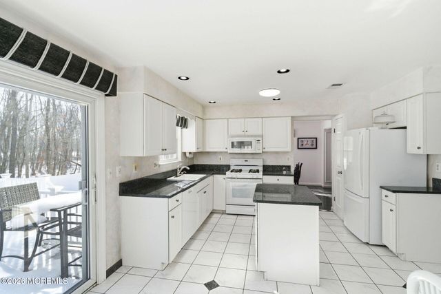 42 Diamond Lane, Howell, NJ 07731