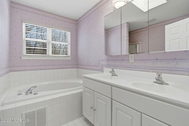 42 Diamond Lane, Howell, NJ 07731