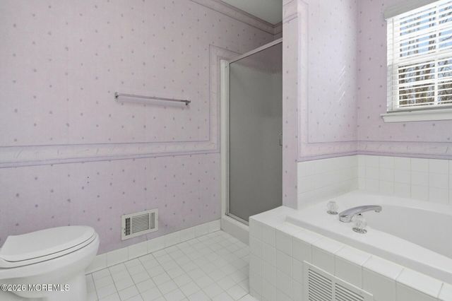 42 Diamond Lane, Howell, NJ 07731