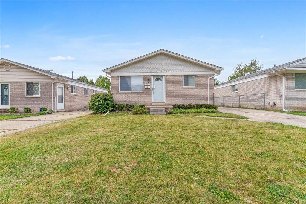 23021 Almond Avenue, Eastpointe, MI 48021