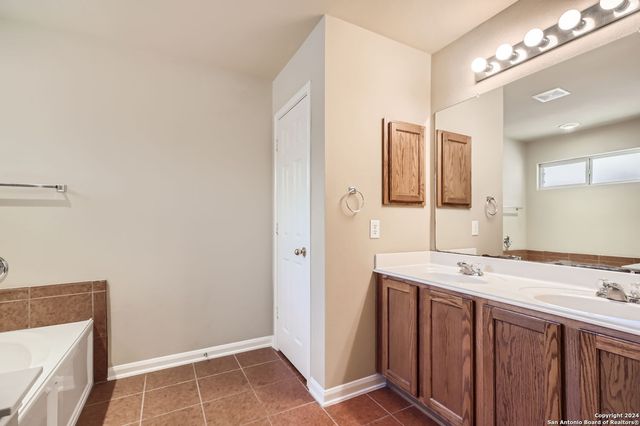 13127 Essen Frst, Helotes, TX 78023