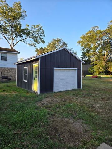 402 4th Street, Sealy, TX 77474