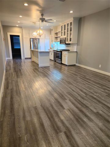 402 4th Street, Sealy, TX 77474
