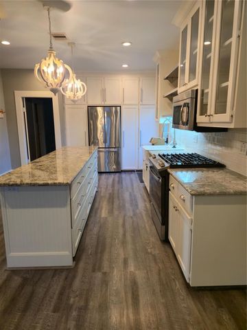 402 4th Street, Sealy, TX 77474