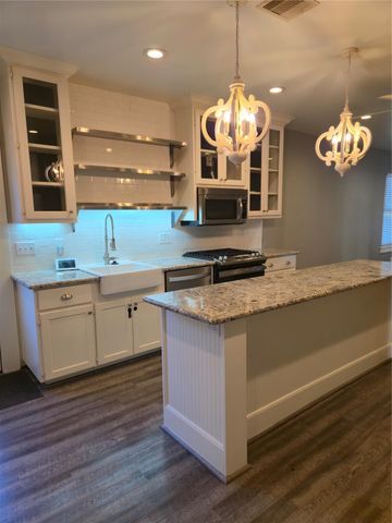 402 4th Street, Sealy, TX 77474
